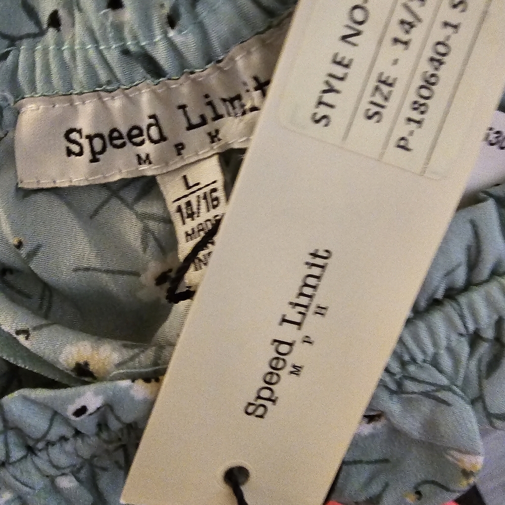 Speed limit crop top shirt, 14/16 kids size, Women's XS - Picture 4 of 4